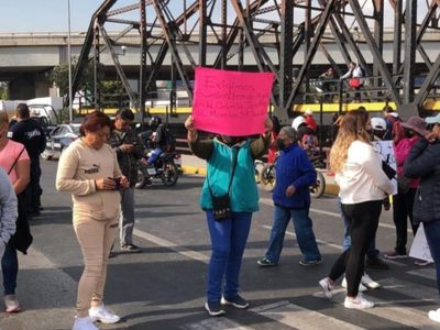Bloquean en Ecatepec por falta de agua