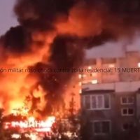 Avión militar ruso choca contra zona residencial: 15 MUERTOS