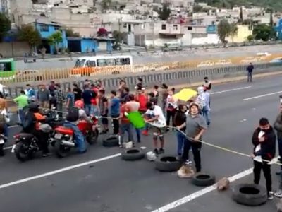 Secuestro falso de 2 niños provoca bloqueo en la autopista México-Puebla