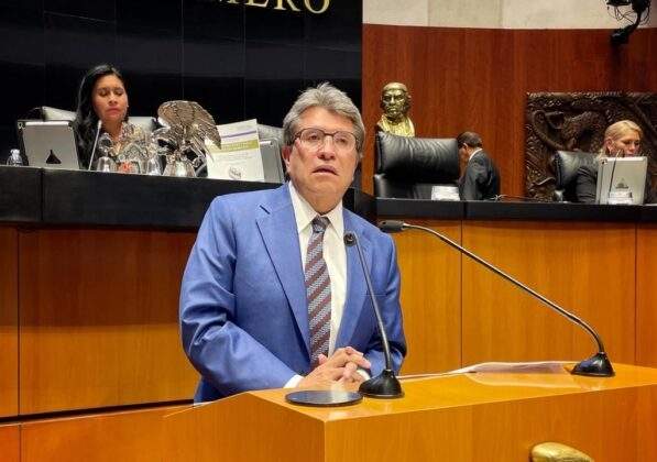 El senador de Morena, Ricardo Monreal, adelantó que presentará una iniciativa con el fin de que la presunción de la existencia del delito de desaparición forzada u otro que origine la ausencia de una persona, se establezca a partir de las 12 horas y no 72 como lo indica la ley vigente.