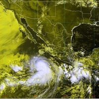 La tormenta tropical Adrián se fortalece a huracán categoría 1