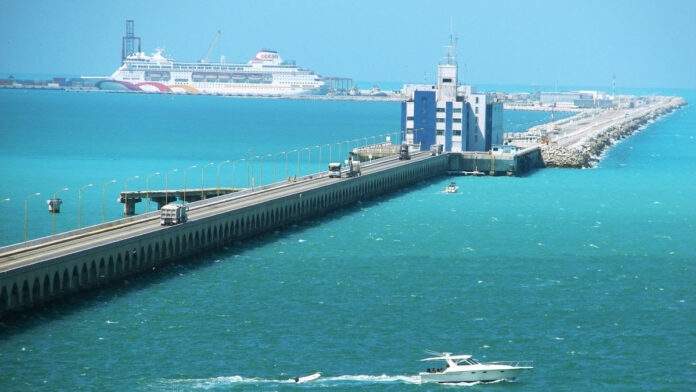 ¿Ya conoces Puerto Progreso? El muelle más grande del mundo; esta es una de las maravillas que sólo podrás encontrar en Yucatán.