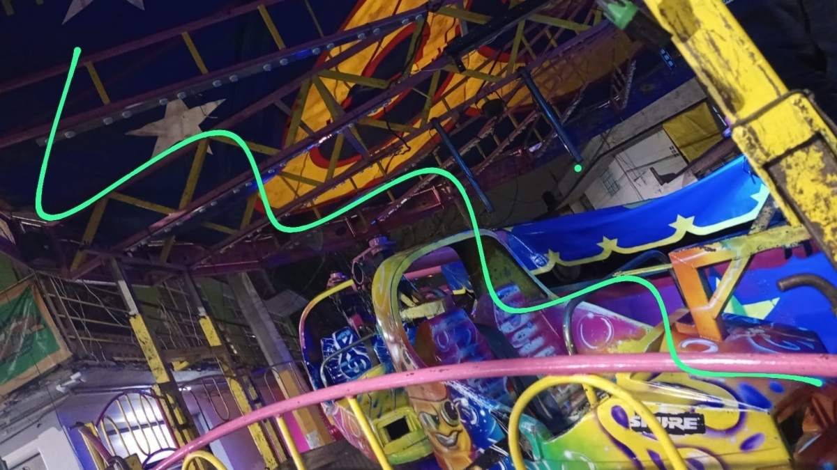 Muere hombre tras volar en juegos mecánicos de una feria en CDMX. Foto: Vecinos Arenal