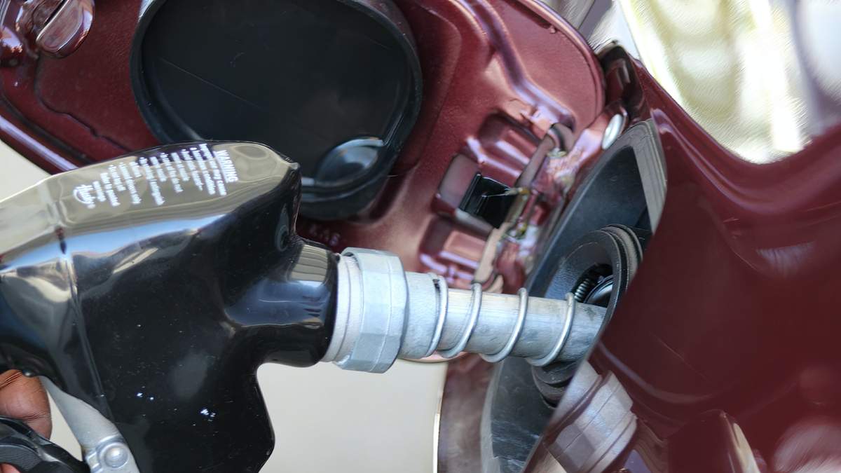 La gasolina tiene estos costos en estas gasolinerías, checa bien
