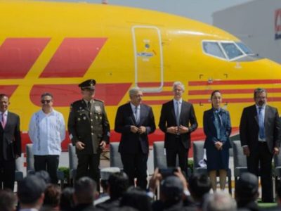 AMLO celebra la llegada del primer vuelo de carga de DHL al AIFA