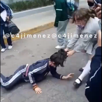 VIDEO: '¡A huevo, acábala!' Gritan a pelea entre niñas en CDMX