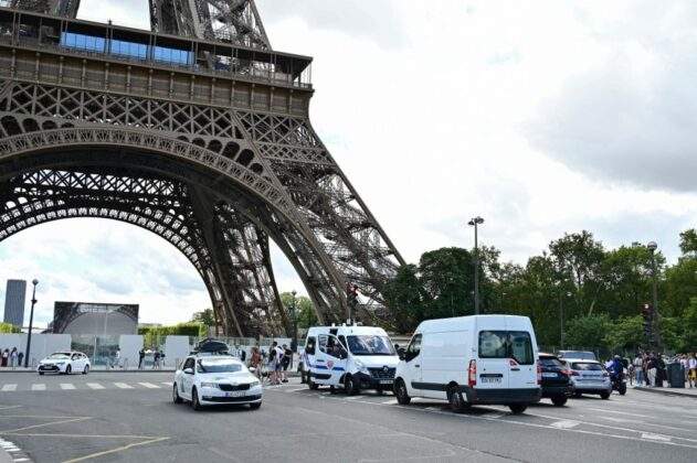 La Policía francesa desalojó a los visitantes de la Torre Eiffel y sus alrededores ante una posible amenaza de bomba.
