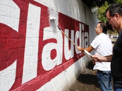 Diputados del PAN pintan de blanco las paredes en apoyo a Claudia Sheinbaum