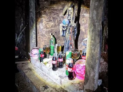Hidalgo: Encuentran altar a la Santa Muerte en túnel de huachicol