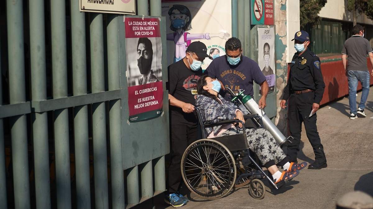 COVID Lunes 1 de agosto: Brotan casi 3 mil contagios y 20 muertes. Foto: Corriente Alterna UNAM