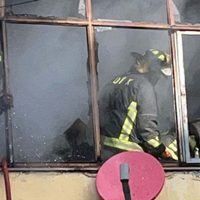 Seis personas son rescatadas tras incendio en multifamiliar