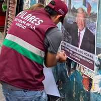 Captan a empleados de Gobierno CDMX promoviendo marcha de AMLO