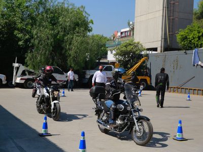 ¿Andas en moto o motoneta? Horarios de la Motoescuela en CDMX