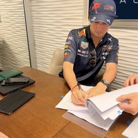 Durante dos años más, 'Checo' Pérez estará con Red Bull