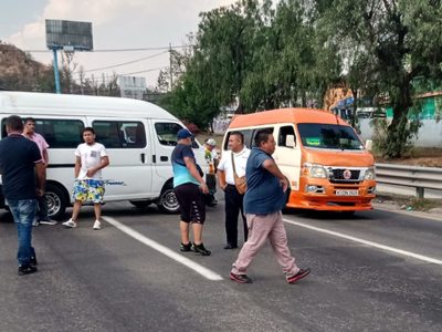 Bloqueo de Transportistas en la carretera México-Pachuca es por adeudos