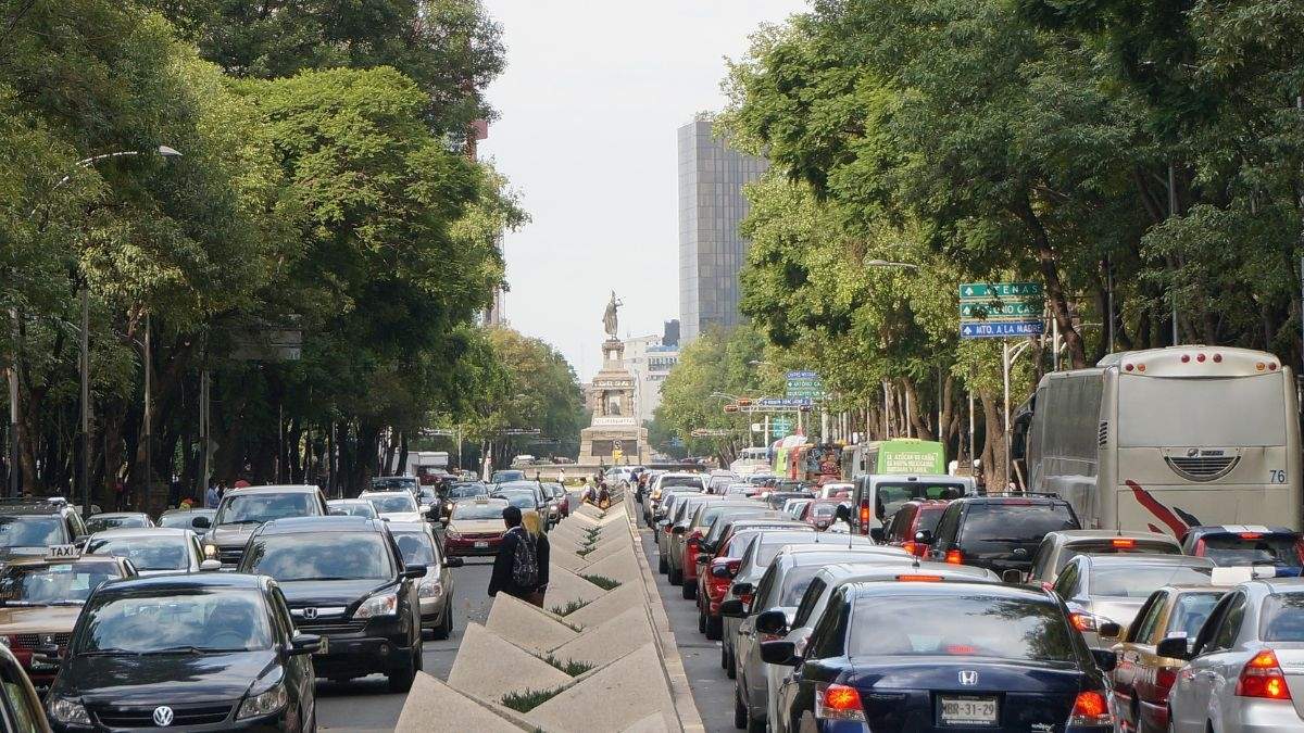 Este Hoy No circula incluye estas placas y hologramas