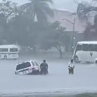 Huracán “Beatriz” ya pega con fuerza en costas mexicanas
