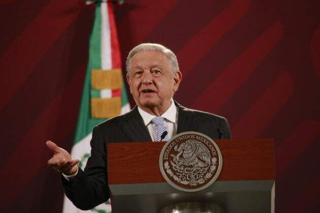 AMLO opinó sobre el caso de empresas que denuncian a Kimberly Clark, de la cual es dueña Claudio X. González