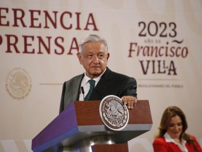 AMLO anuncia la entrega de empresa Tren Maya a Sedena
