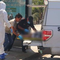 Motociclistas disparan a una mujer, Carolina Isabel, salía de su casa