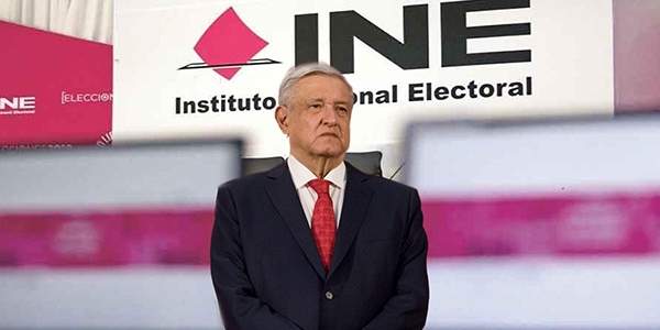 López Obrador contesta al INE sobre colocar un anuncio previo a comenzar las conferencias matutinas