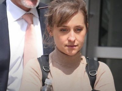 Allison Mack sale de prisión tras cumplir condena por su participación en la secta NXIVM
