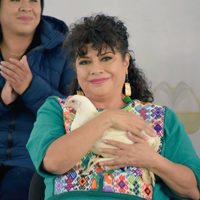 Iztapalapa regala 2 mil gallinas a familias para cosechar huevos en casa