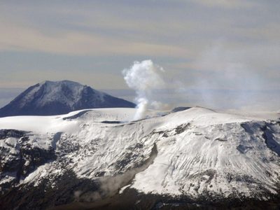 Colombia: Volcán Nevado del Ruiz en alerta por cenizas y columnas de humo