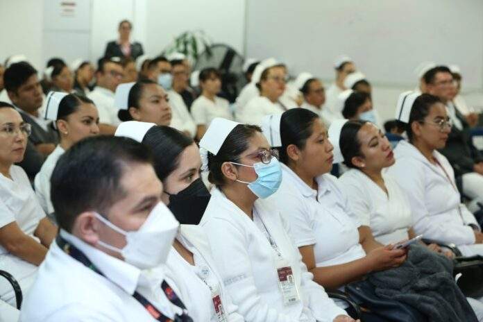 206 estudiantes se actualizarán y capacitarán para brindar mejor atención a la derechohabiencia, lo que da muestra de que el Instituto está comprometido con la formación de profesionales de la salud.
