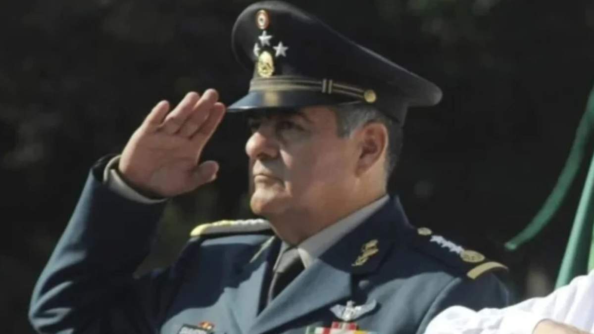 El general retirado Rafael Hernández Nieto es investigado por su presunta participación en la desaparición forzada de los 43 normalistas, justificada en chats en poder de la DEA
