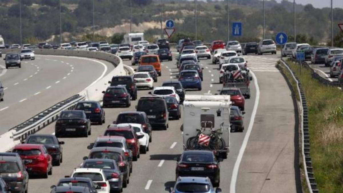 Los vacacionistas de Ciudad de México regresan a sus hogares por medio de las carreteras federales y así luce la alta carga vehicular