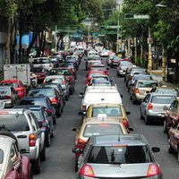 Evita el corralón y muévete con este Hoy No Circula